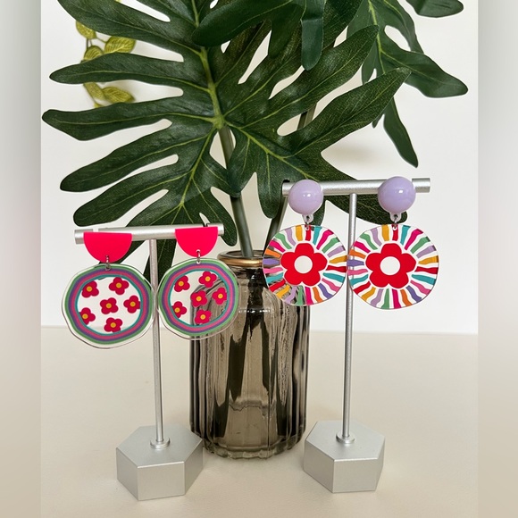 1970's Inspired Flower Dangle Earrings - Colorful Floral Retro Drop Earrings - Picture 1 of 13